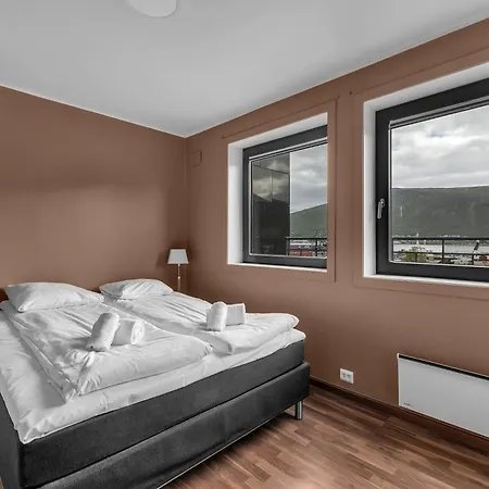 Northstay - Center Terrace With Mountain View