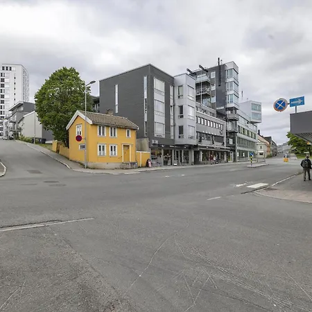 Northstay - Center Terrace With Mountain View 特罗姆瑟