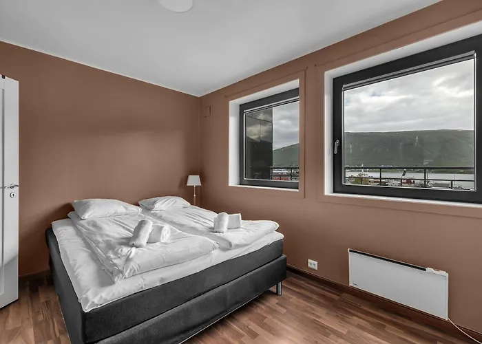 Northstay - Center Terrace With Mountain View