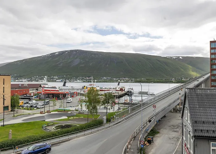 Northstay - Center Terrace With Mountain View Apartament *